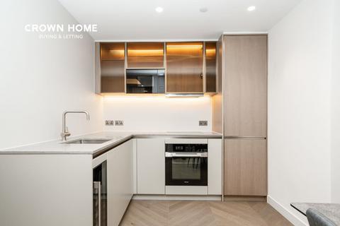 Studio to rent, 16 Minories, London EC3N