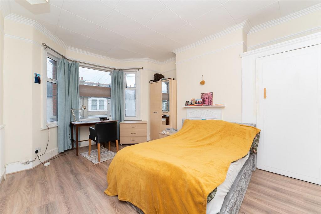 8 DBR Bed 1.jpg