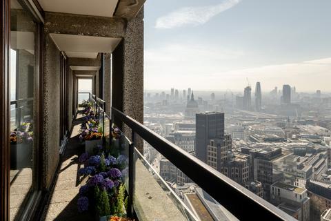 2 bedroom flat for sale, Lauderdale Tower, Barbican, London EC2