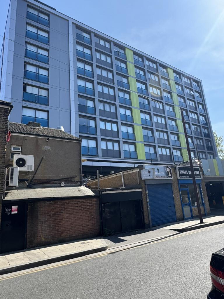 Studio flat for sale