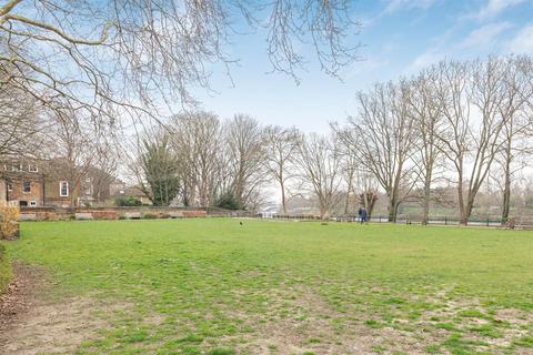 1 bedroom flat for sale, Mortlake High Street, London, SW14