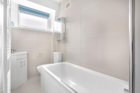 1 bedroom flat for sale, Mortlake High Street, London, SW14
