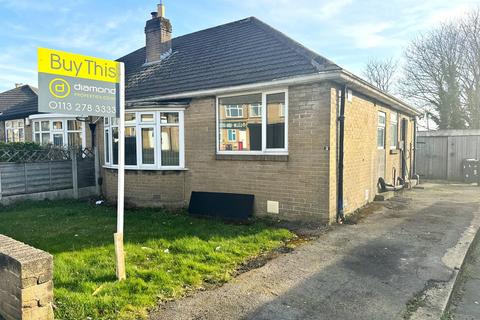 2 bedroom property for sale, Carr Manor Crescent, Leeds, LS17