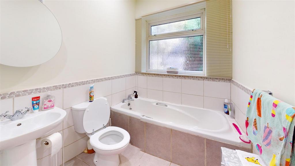 Highfield-Mews-Bathroom 1.jpg