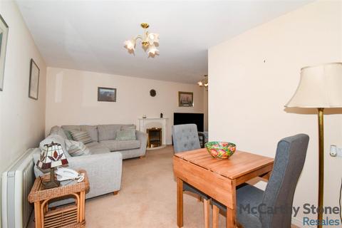 1 bedroom apartment for sale, Rowleys Court, Sandhurst Street, Oadby, Leicester