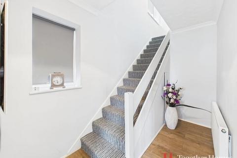 16 Stapleton Crescent, Rainham, RM13 7HA