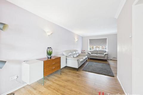 16 Stapleton Crescent, Rainham, RM13 7HA