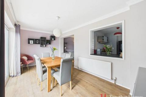 16 Stapleton Crescent, Rainham, RM13 7HA