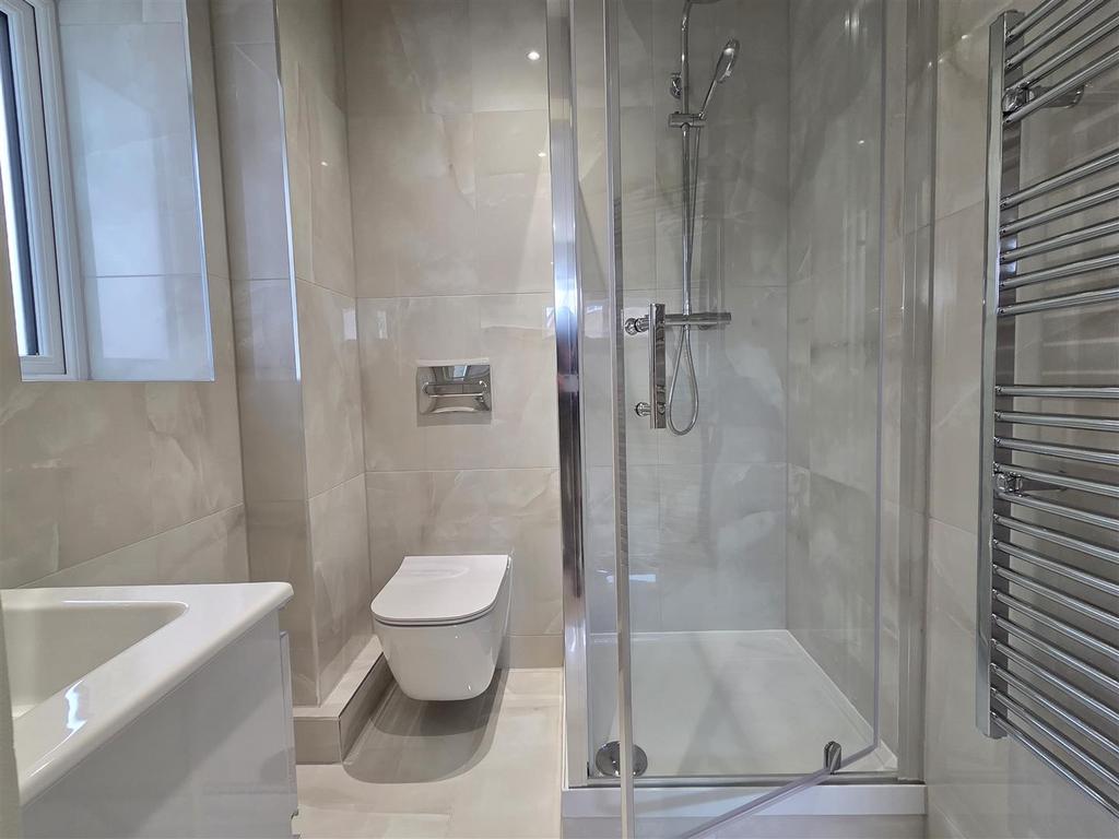 En suite shower room/wc