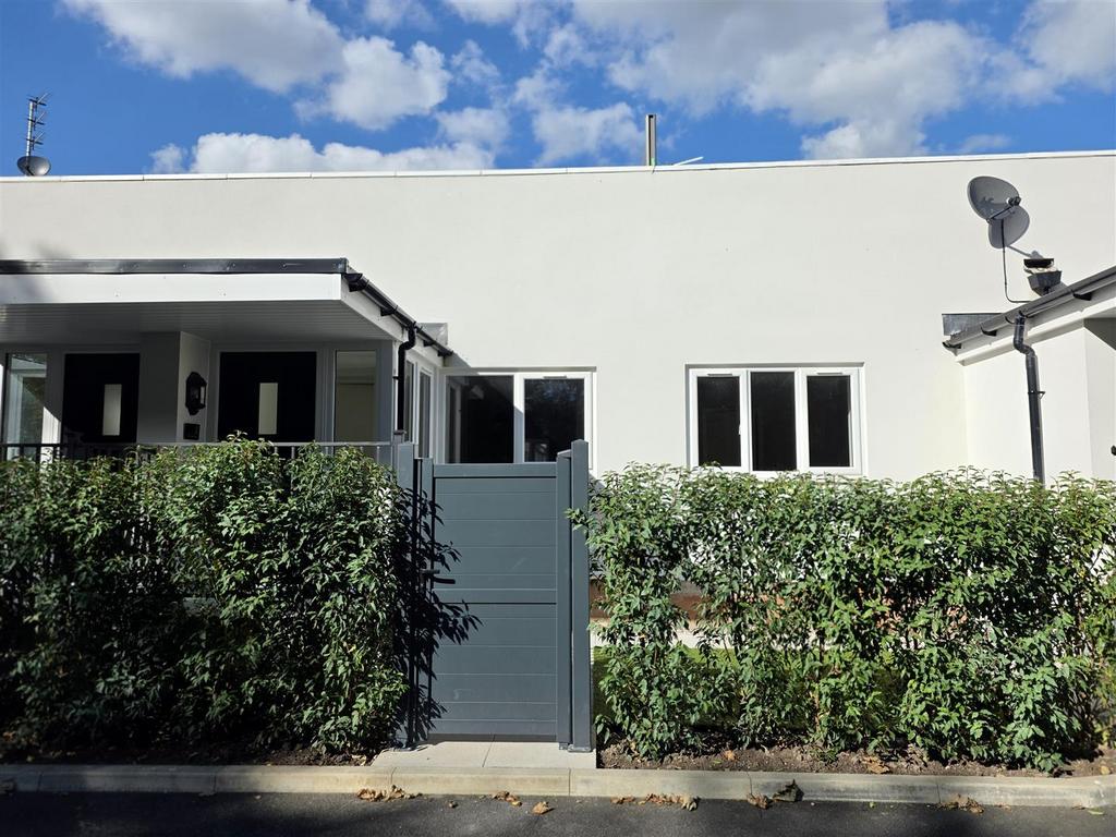 2 Woodside View