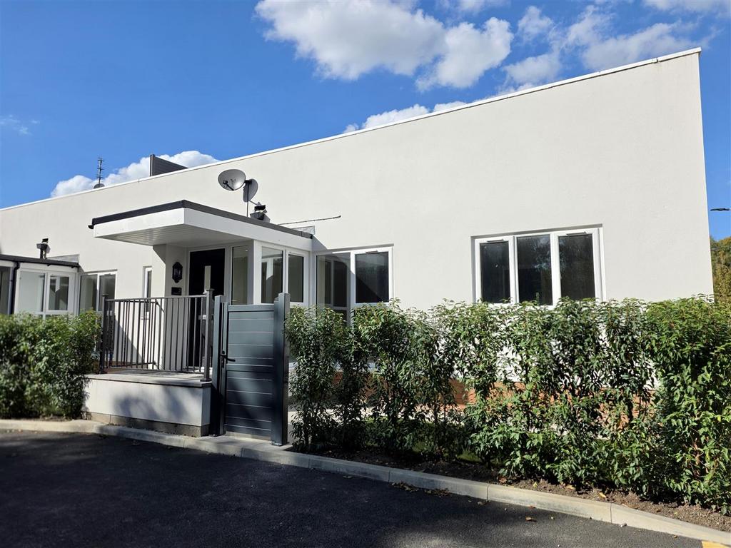 3 Woodside View