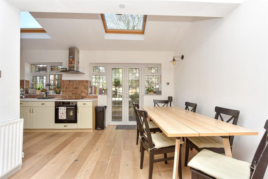 Kitchen/Dining Area