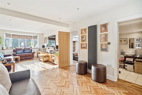 3 bedroom detached house for sale, Upper Road, Higher Denham