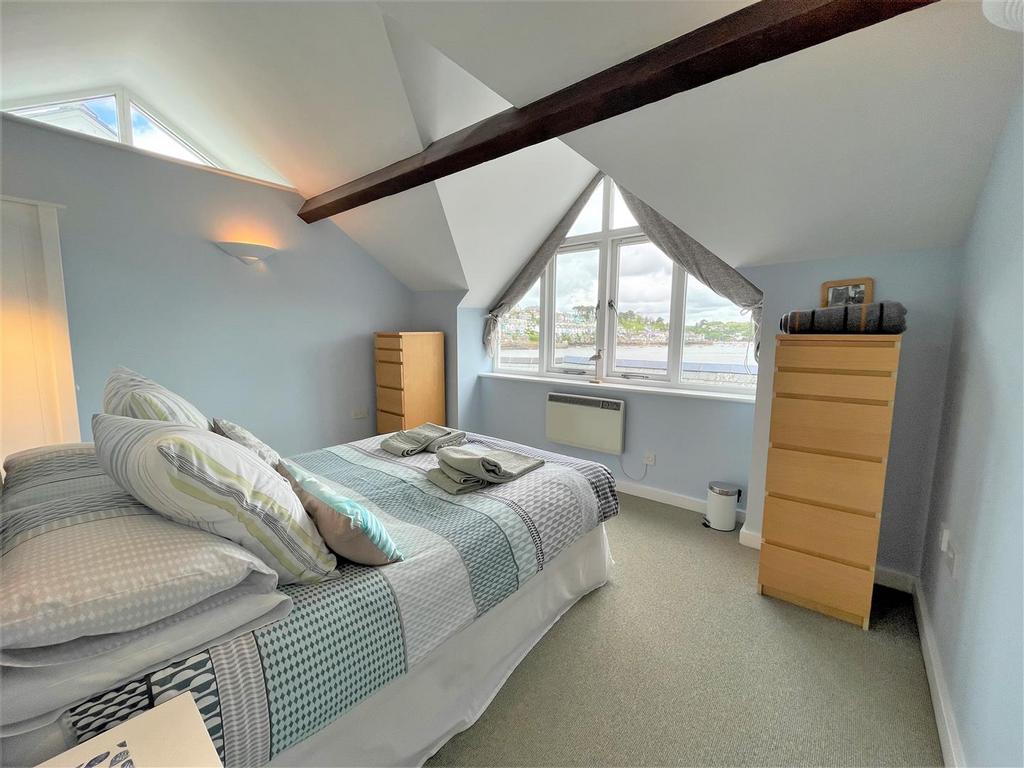 Principal bedroom.JPG