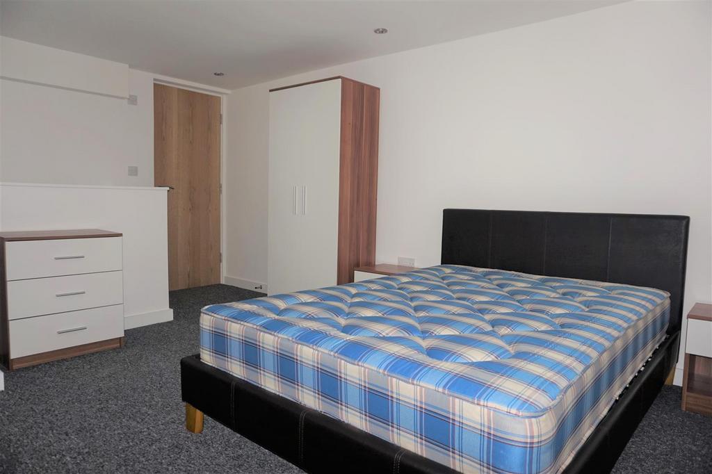 Bedroom 1.jpg