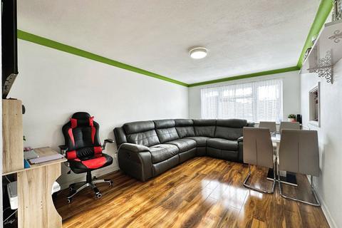 2 bedroom apartment for sale, Gainsborough Drive, Westcliff-on-Sea, Essex