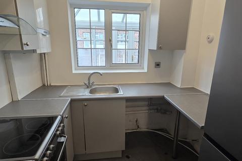 1 bedroom semi-detached house to rent, Guardian Close, Hornchurch, Essex, RM11