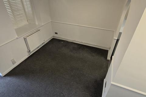 1 bedroom semi-detached house to rent, Guardian Close, Hornchurch, Essex, RM11