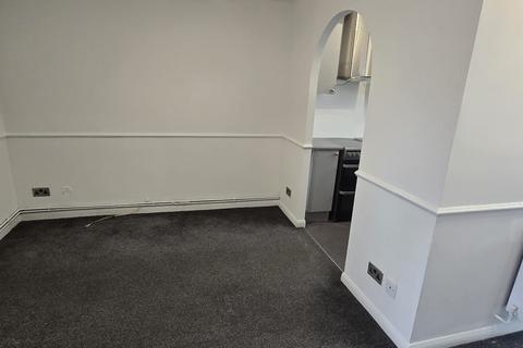 1 bedroom semi-detached house to rent, Guardian Close, Hornchurch, Essex, RM11
