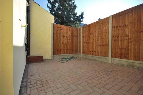 2 bedroom terraced house to rent, Westbury Lane, Buckhurst Hill IG9