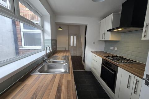 2 bedroom terraced house to rent, Wharncliffe Street, Hull, Yorkshire, HU5