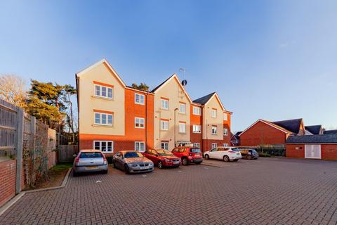 2 bedroom flat for sale, Grayling Close, Godalming