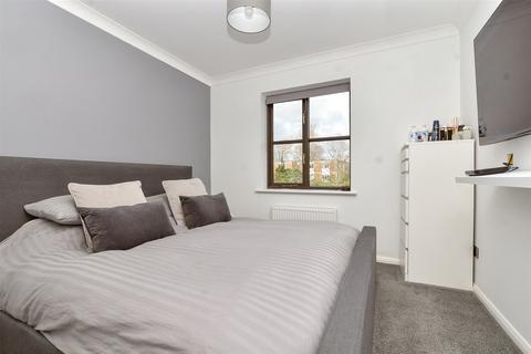 1 bedroom flat for sale, Fircroft, Leatherhead KT22