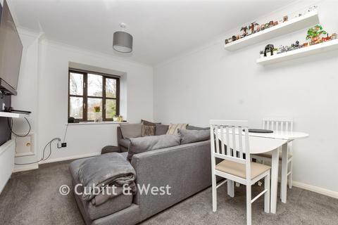 1 bedroom flat for sale, Fircroft, Leatherhead KT22
