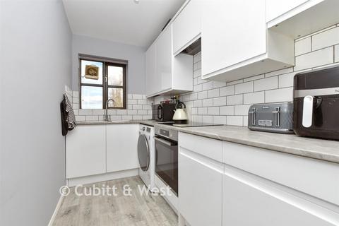1 bedroom flat for sale, Fircroft, Leatherhead KT22