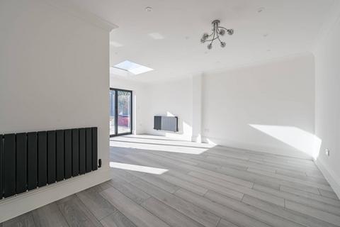 5 bedroom terraced house for sale, Lukin Crescent, Chingford, London, E4