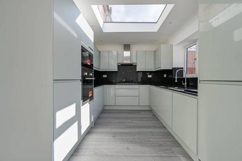 5 bedroom terraced house for sale, Lukin Crescent, Chingford, London, E4