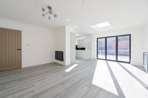 15 Lukin Crescent, London, E4 6NN