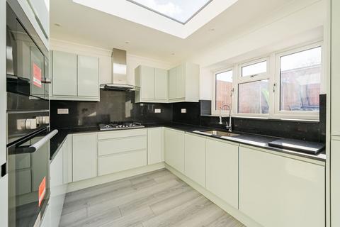 5 bedroom terraced house for sale, Lukin Crescent, Chingford, London, E4