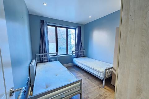 undefined, Park Street, Luton LU1
