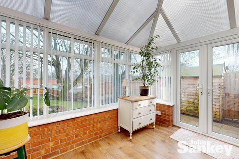 2 bedroom detached bungalow for sale, Westdale Road, Mansfield, NG19