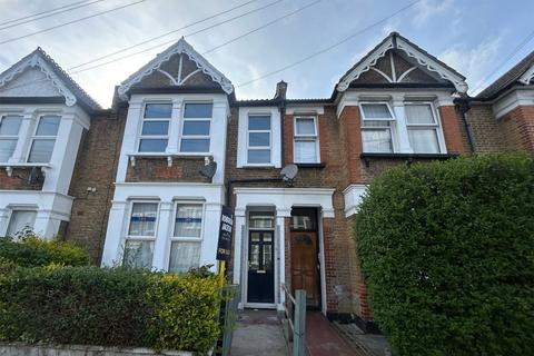 2 bedroom flat for sale, Laleham Road, London, SE6