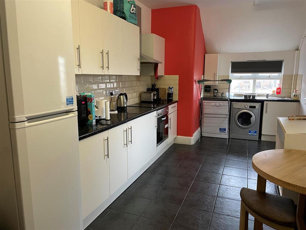80 Walbrook kitchen 1 (002).jpg