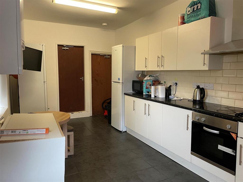80 Walbrook kitchen 2 (002).jpg