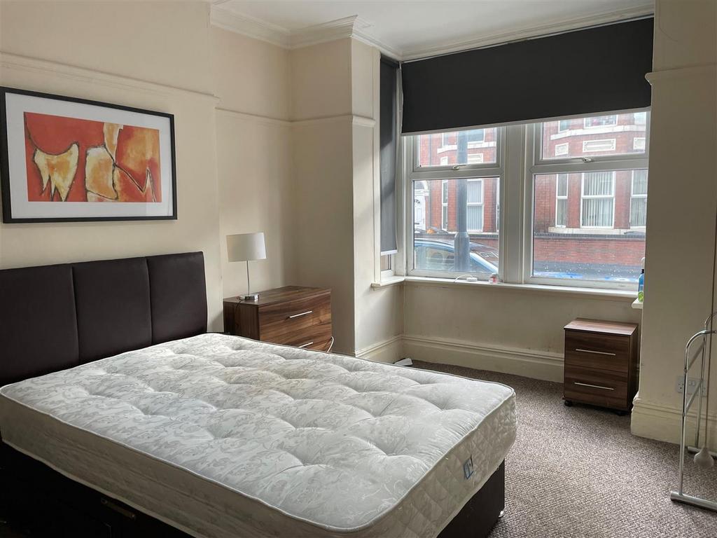 Bedroom 1 80 Walbrook.jpg