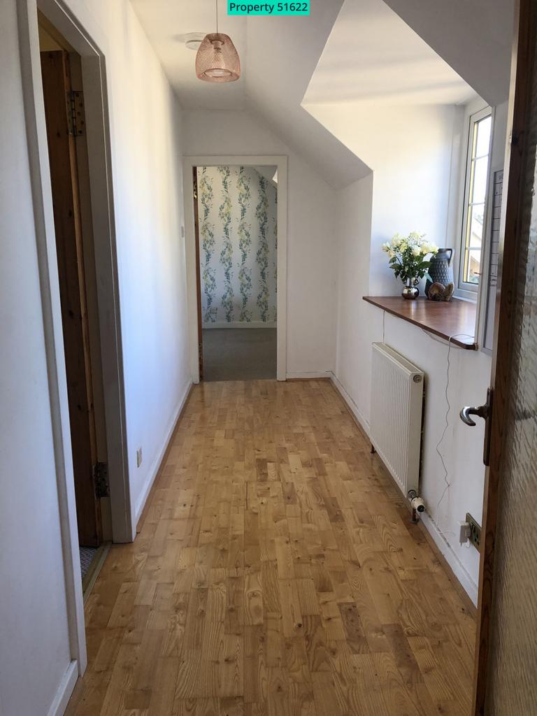 Hallway facing main bedroom