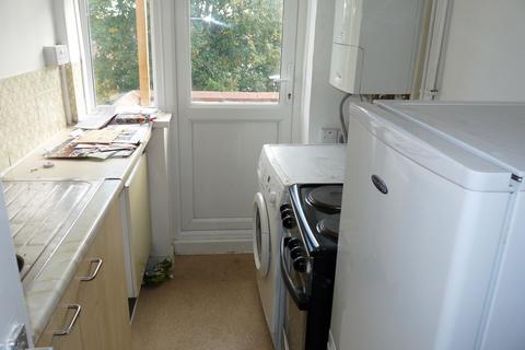 2 bedroom flat to rent, Beverley Drive, Queensbury, HA8