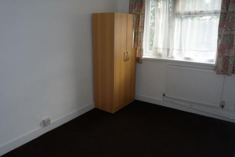 2 bedroom flat to rent, Beverley Drive, Queensbury, HA8