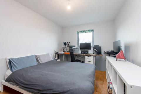 2 bedroom flat for sale, Greengate Street, London E13