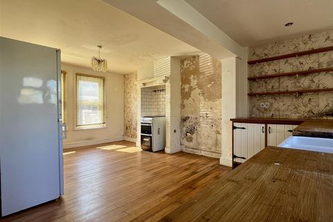 3 bedroom end of terrace house for sale, Oaks Road, Folkestone, Kent