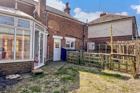 3 bedroom end of terrace house for sale, Oaks Road, Folkestone, Kent