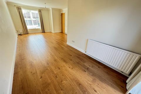 65 Alexandra Road, Rayleigh, SS6 8HT