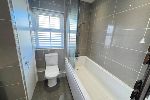 65 Alexandra Road, Rayleigh, SS6 8HT