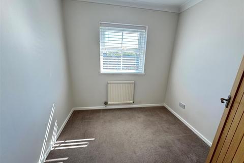 65 Alexandra Road, Rayleigh, SS6 8HT