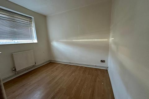 2 bedroom flat for sale, Kingsley Avenue, Cheshunt, EN8