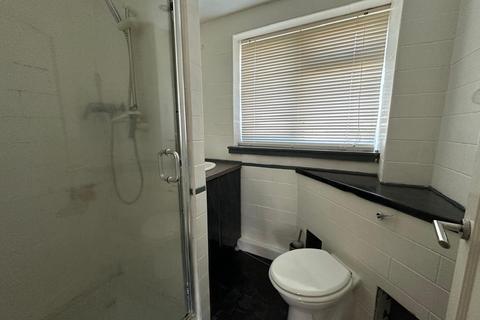 2 bedroom flat for sale, Kingsley Avenue, Cheshunt, EN8